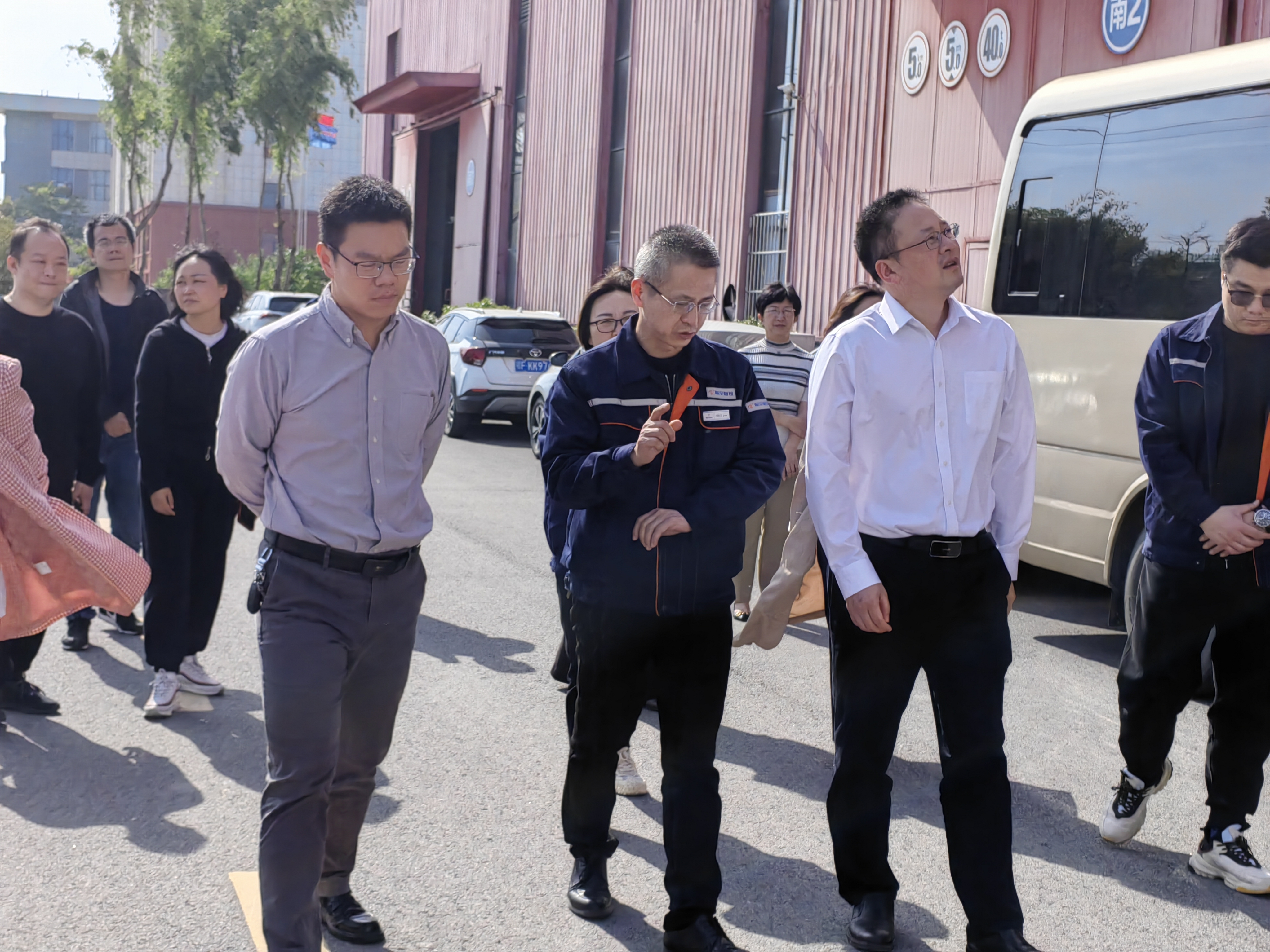 襄阳市樊城区政府及政协委员会领导莅临航宇智控指导工作